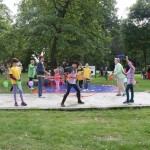 Kunststücke mit dem Seil und Hoolahoop