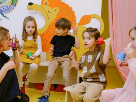 Kinder experimentieren